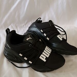 Boys Puma Sneakers Size 3.5